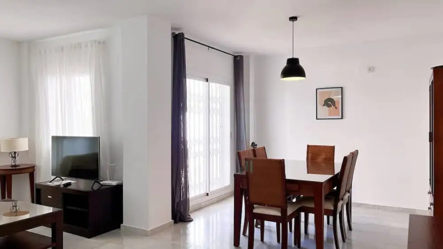 Spacious Poolside 3 Bedroom F-5