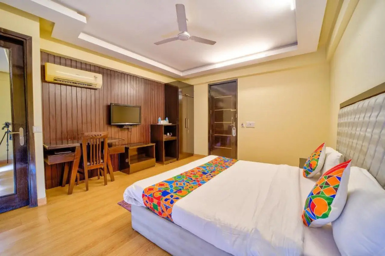 Fabhotel Rivlet