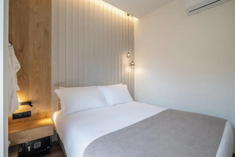 1 Bedroom Classic Suite with balcony
