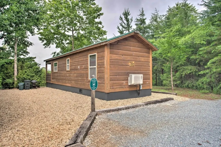 Hike & Snow Play! Mill Spring Cabin Near Winery