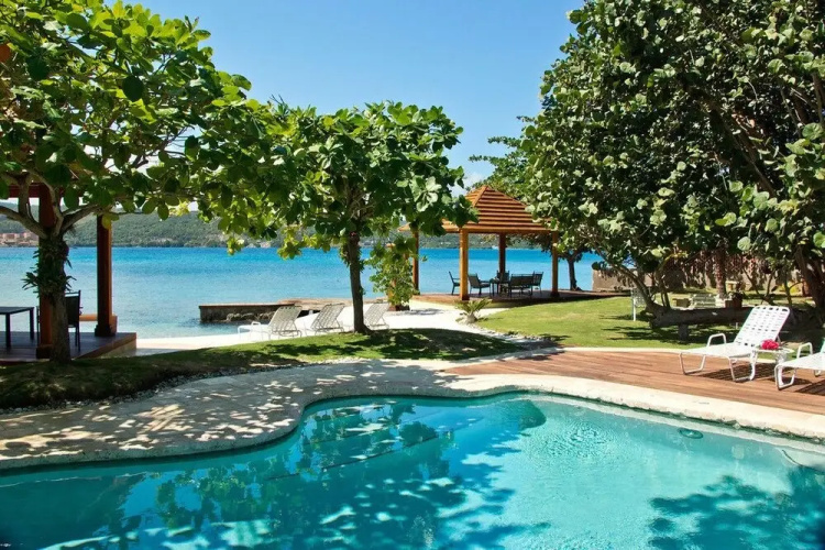 Seagrapes 5br by Jamaican Treasures