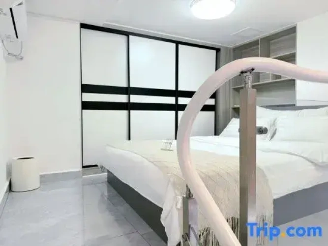 Standard Double room with city view