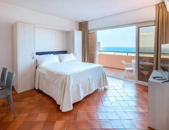 2 Bedrooms Apartment with sea view
