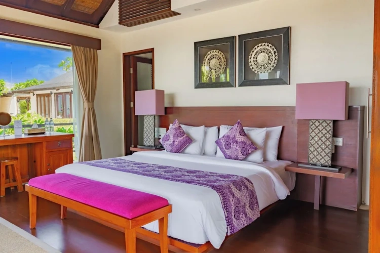 Villa with partial sea view