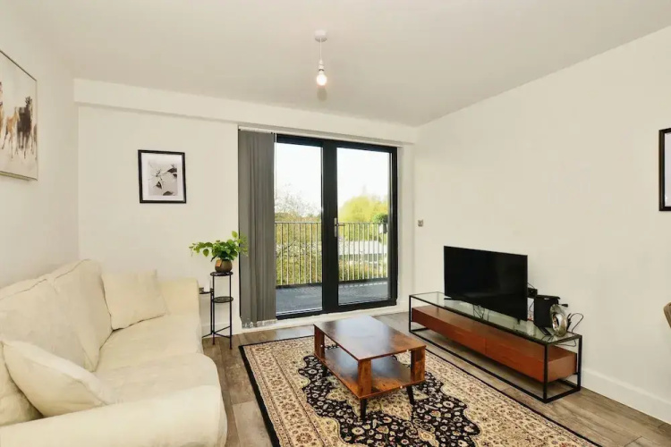 Contemporary 2 bed apartment - Ashford
