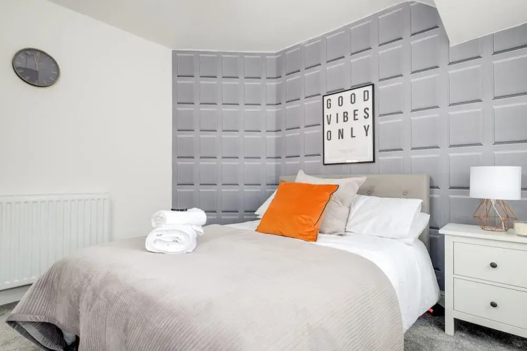 Night Stay - Beta House