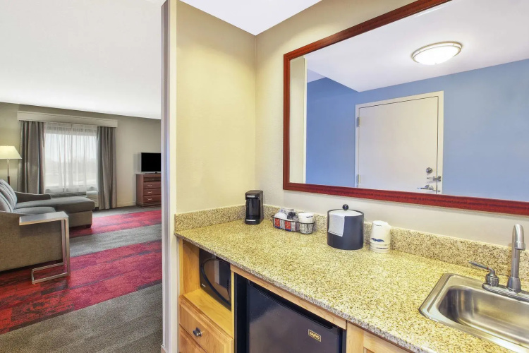 Hampton Inn & Suites Madison-West