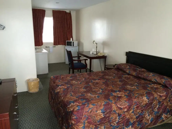 Red Deer Inn & Suites