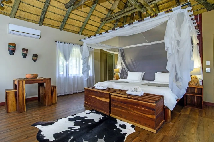 Standard Twin room with garden view