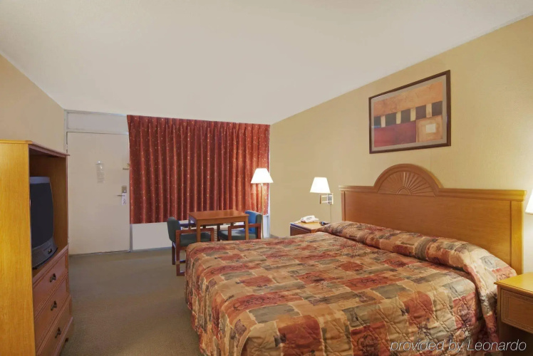 OYO Hotel Jennings Near Crowley, LA I-10