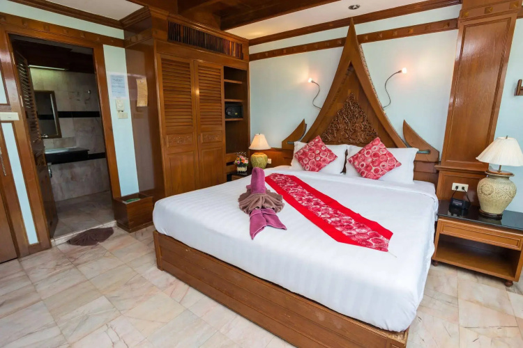 Grand Blue Hotel