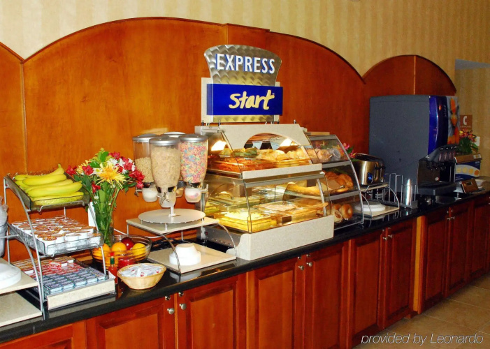 Holiday Inn Express Hotel & Suites Warrenton by IHG