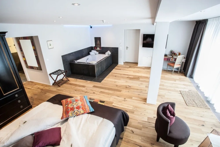 Deluxe Suite with balcony