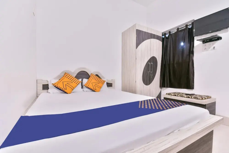 SPOT ON 40511 Hotel Bajrang Residency