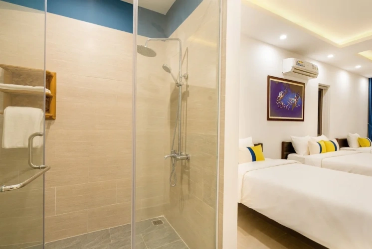 Deluxe Quadruple room with balcony