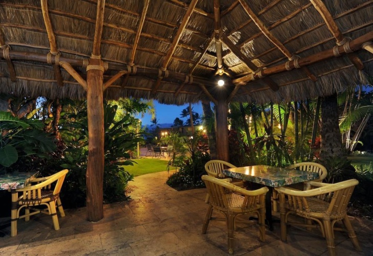 Standard Quadruple room with pool view