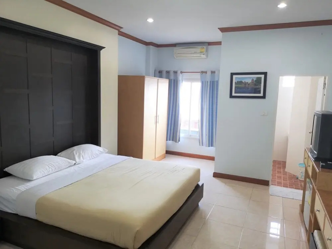 Dee Prom Hotel