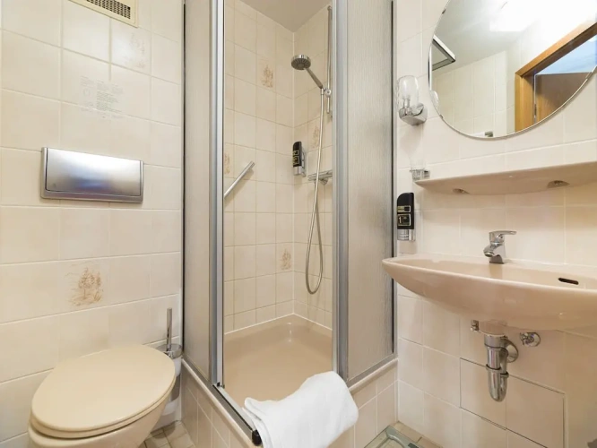 Standard Double room with street view