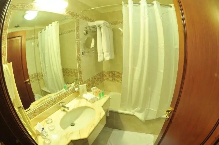 Golden Tulip Serenada Hamra Hotel