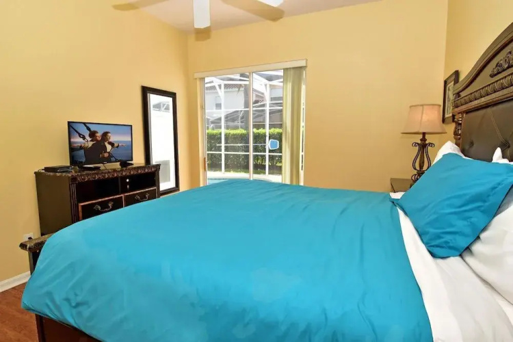 T842BD South 4 Br villa by RedAwning