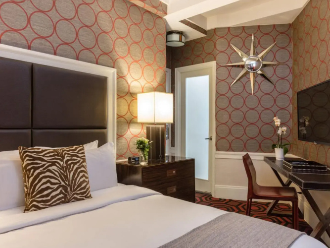 Empire Hotel