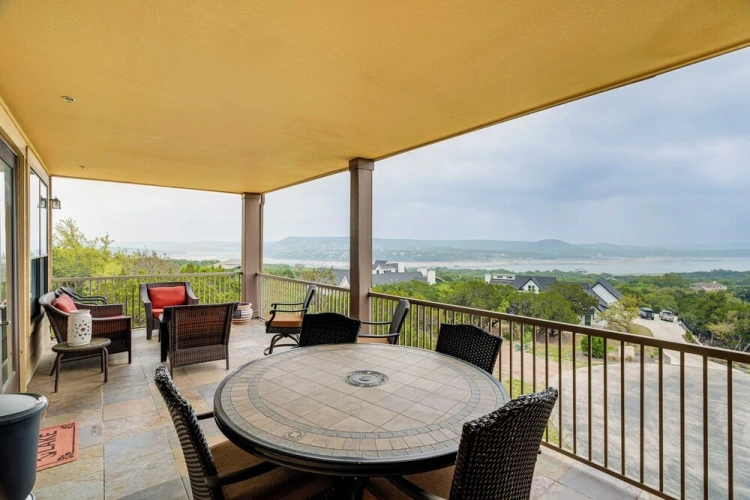 3 Bedrooms Apartment with balcony