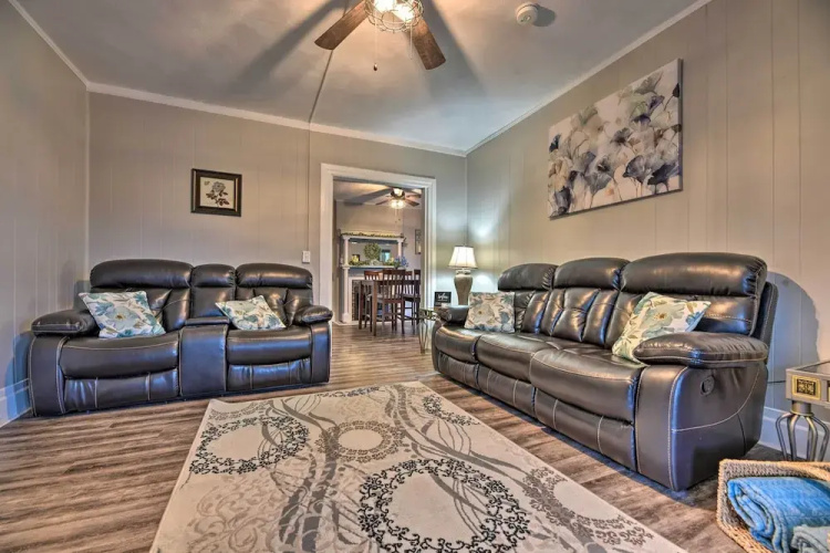 Niagara Falls Townhome: Near Wineries!