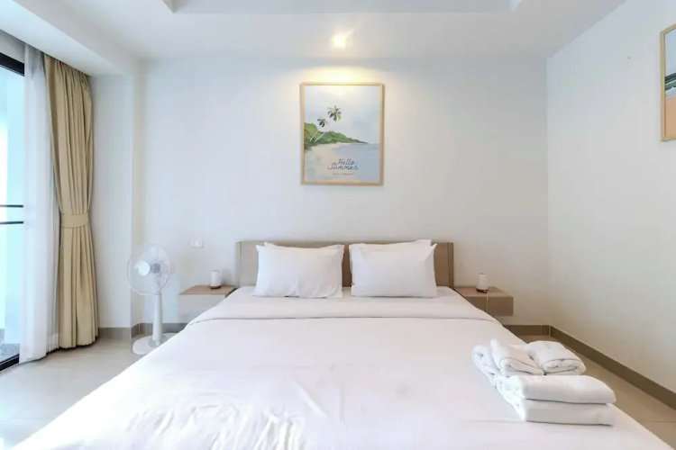 1BR with Pool &Gym Prime Location C233