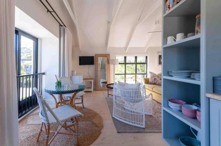 African Flame Apartment