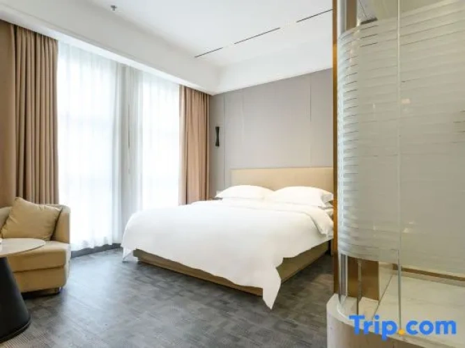 Deluxe Double room with street view