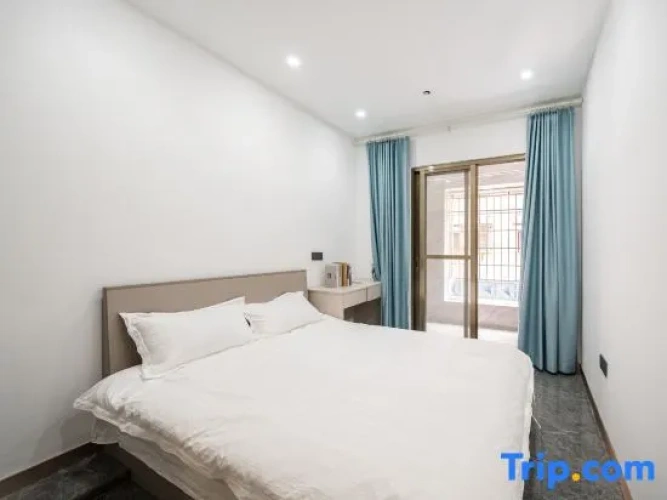 1 Bedroom Business Double Suite with balcony