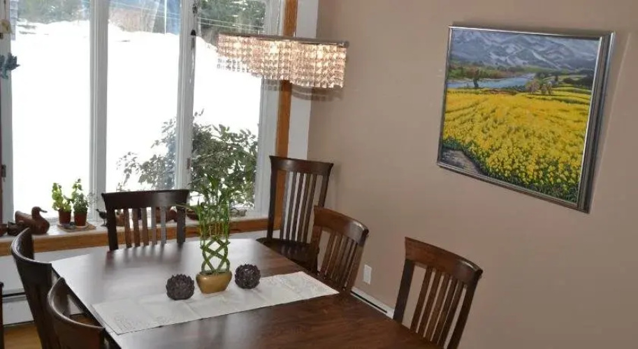 The Pines Bed & Breakfast, B&B