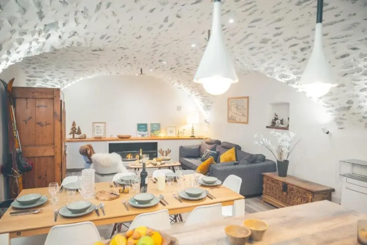 4 Bedrooms Cottage