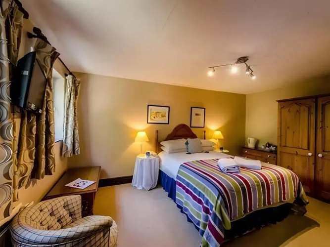 Three Acres Inn & Restaurant