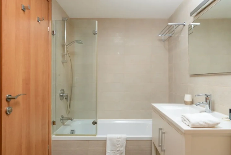 3 Bedrooms Apartment