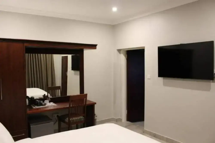 A Pristine B B Located in Belvedere Harare - 2006