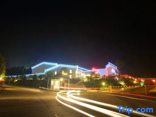 Xinfeng Utop Spring Primeval Forest Resorts