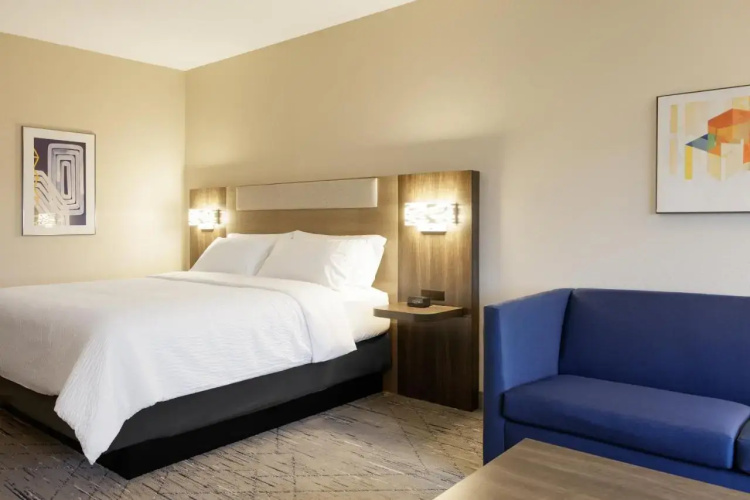 Holiday Inn Express Brady