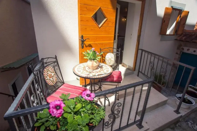 2 Bedrooms Cottage