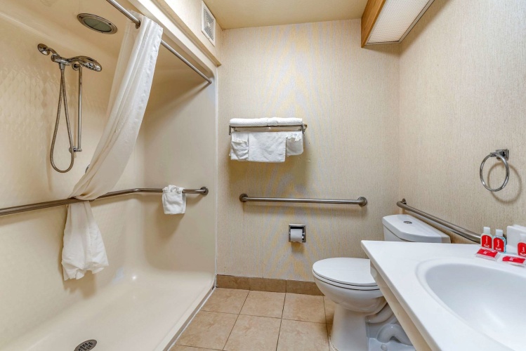 Econo Lodge North Academy photo 11