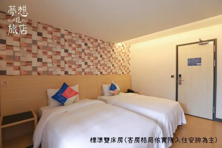 Standard Twin room with balcony