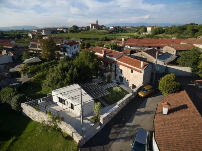2 Bedrooms Villa