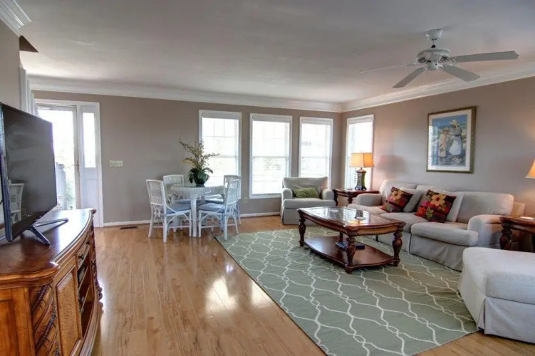 Victoria 3 Br Home By Redawning
