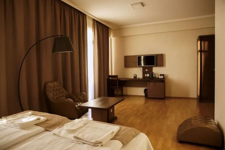 Olympus Hotel By Umbrella