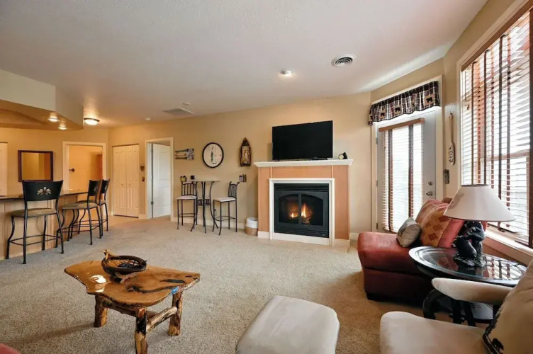 Unit 433a 1 BD/ 1 BA Condo