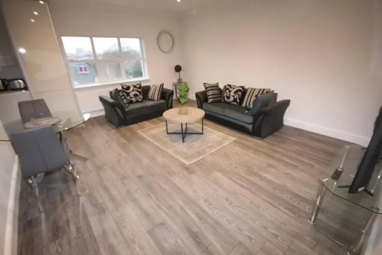 2 Bedrooms Apartment