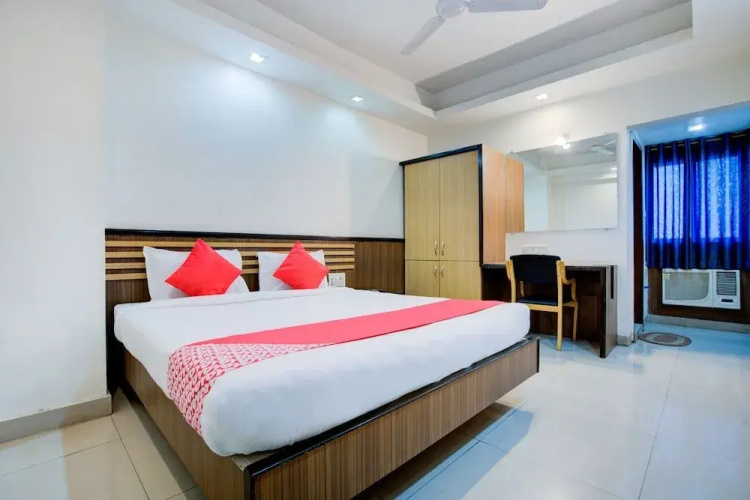 OYO 7239 Hotel Aditya