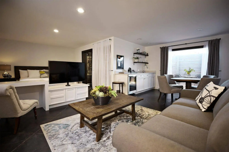 Bespoke Inn Scottsdale