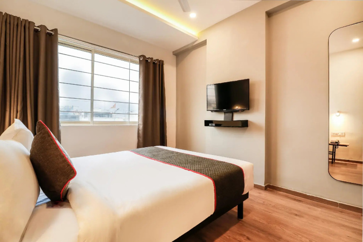 OYO Townhouse 327 C21 Mall