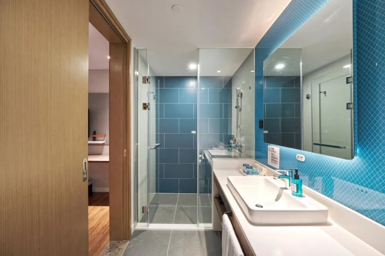 Standard Double room with city view